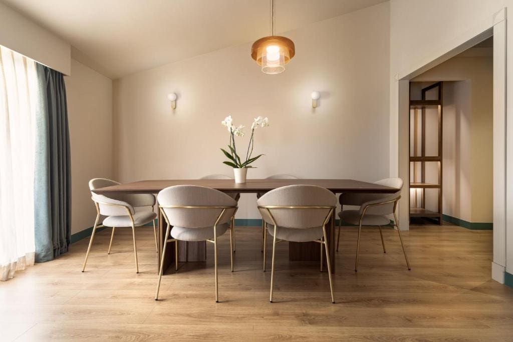 The Level Ambassador Suite and Lounge Access room - Image 2