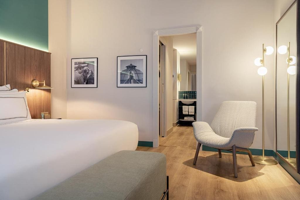 The Level Presidential Suite and Lounge Access room - Image 1