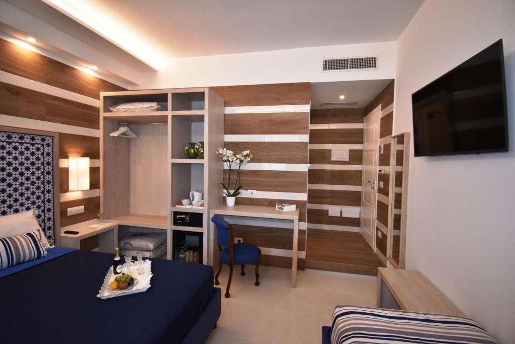Classic Triple Room room - Image 2