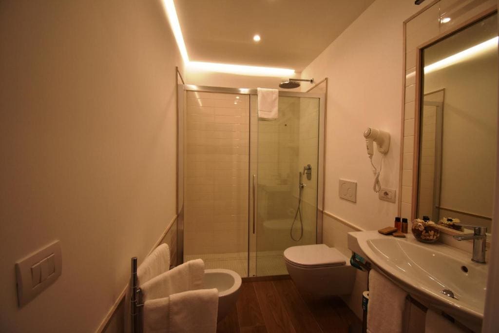 Classic Triple Room room - Image 3