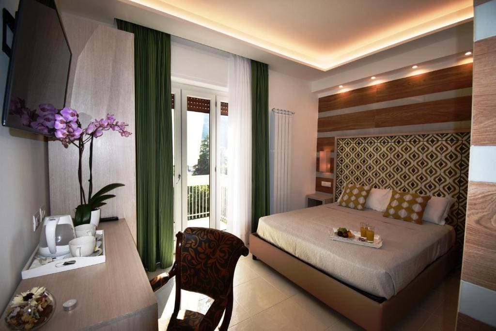 Double Room with Balcony room - Image 2