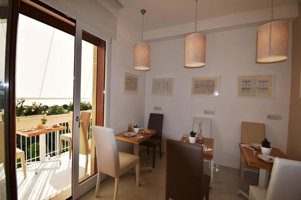 Junior Suite with Balcony room - Image 2