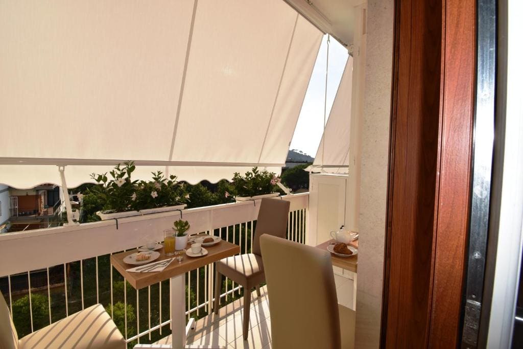 Junior Suite with Balcony room - Image 3