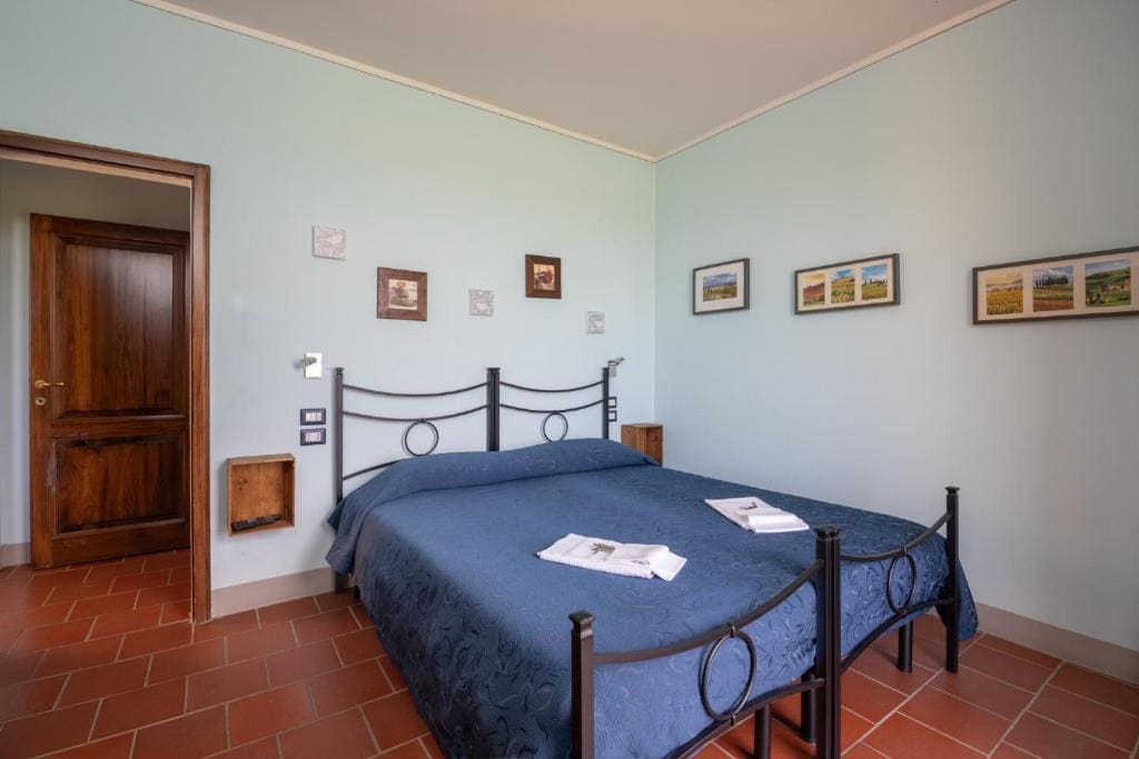Two-Bedroom Apartment room - Image 1