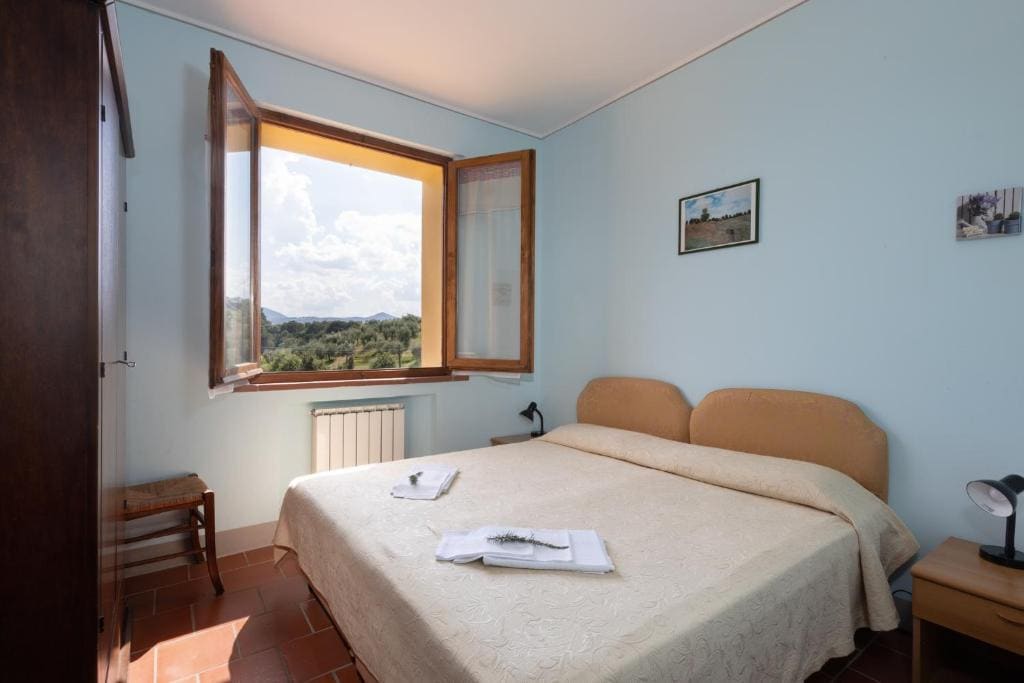 Two-Bedroom Apartment with View room - Image 2