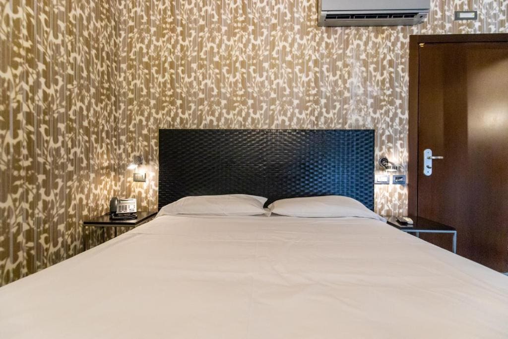 Standard Double Room room - Image 2