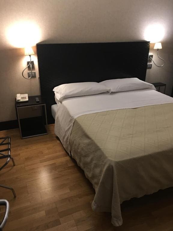 Standard Double Room room - Image 3
