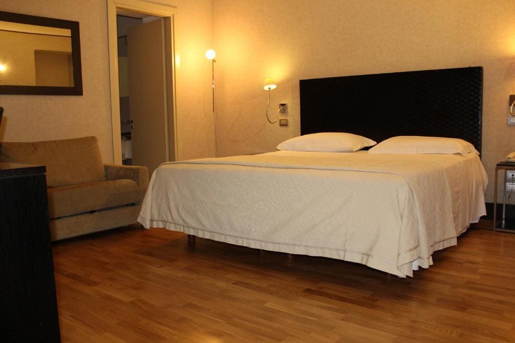 Superior Double Room room - Image 3