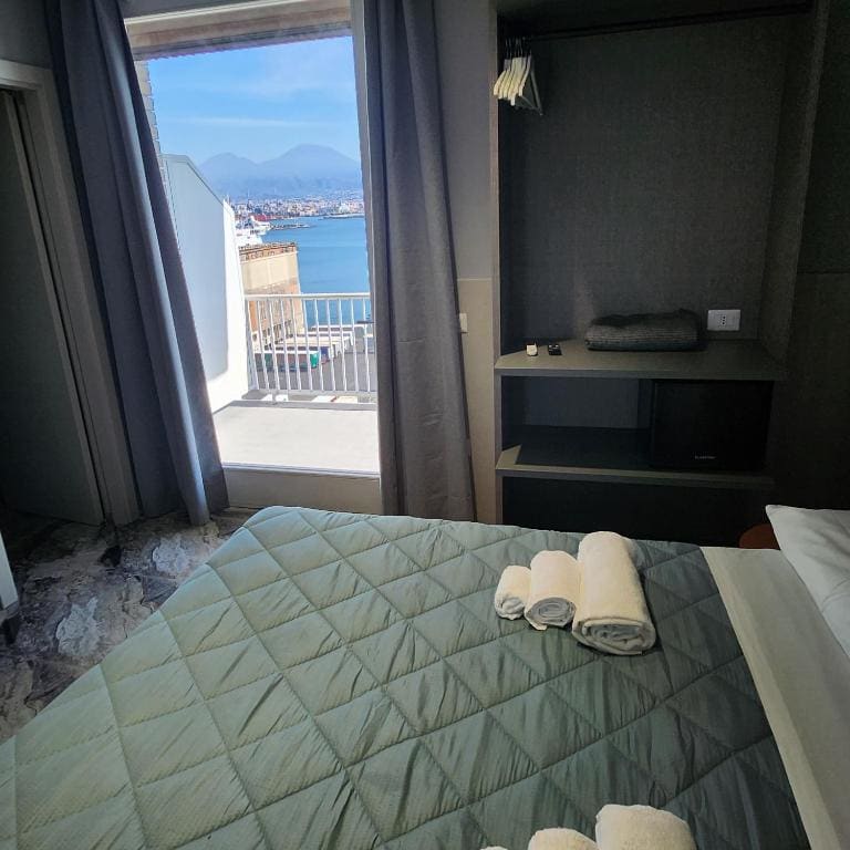 Standard Double or Twin Room with Balcony and Sea View room - Image 2