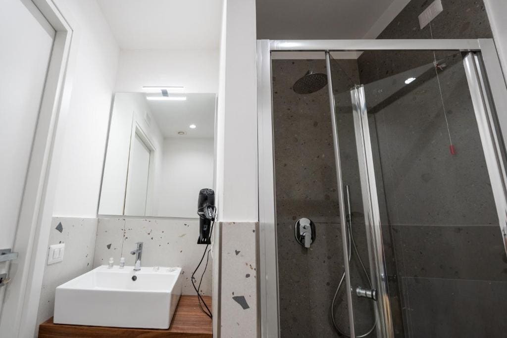 Standard Double or Twin Room with Sea View room - Image 2