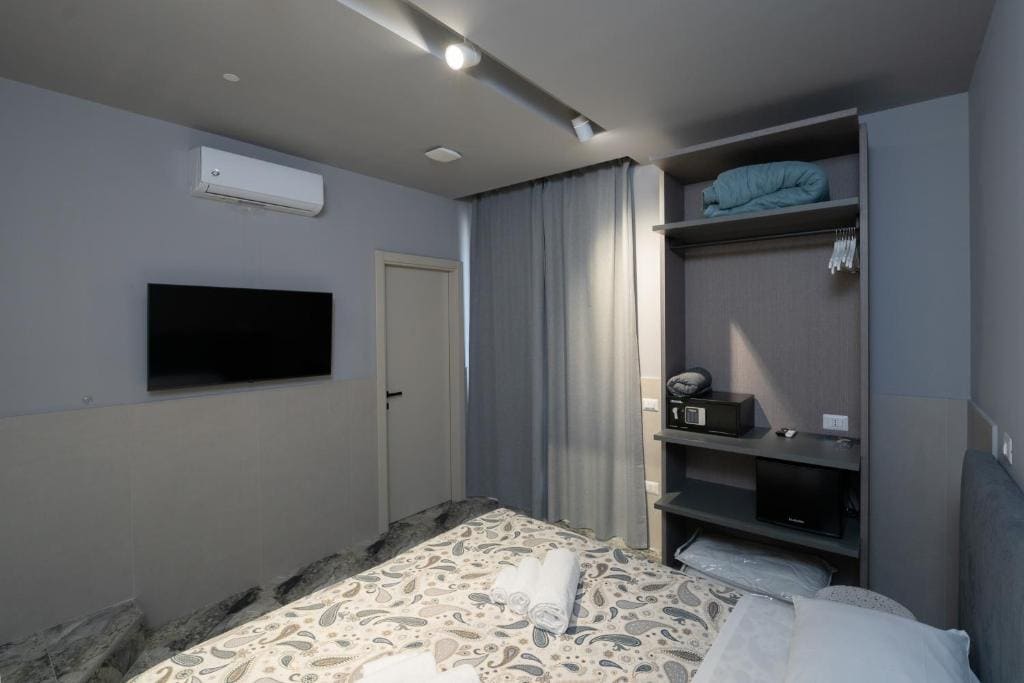 Standard Double or Twin Room with Sea View room - Image 3