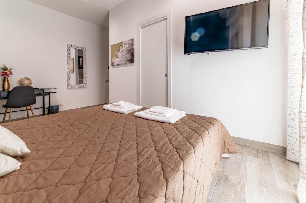 Double Room with Private Bathroom room - Image 2