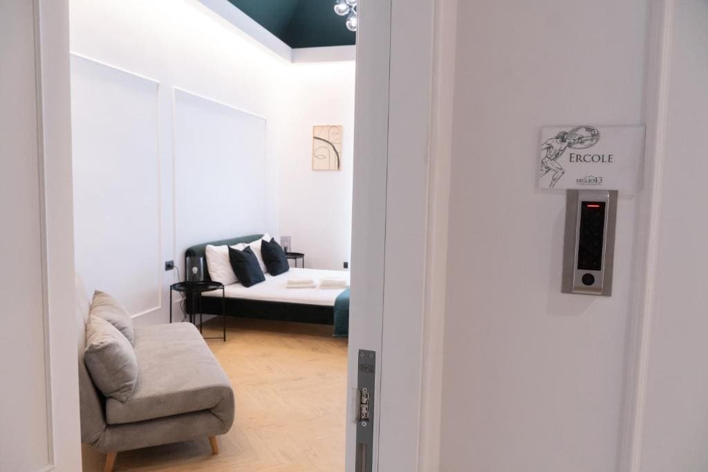 Deluxe King Room room - Image 1