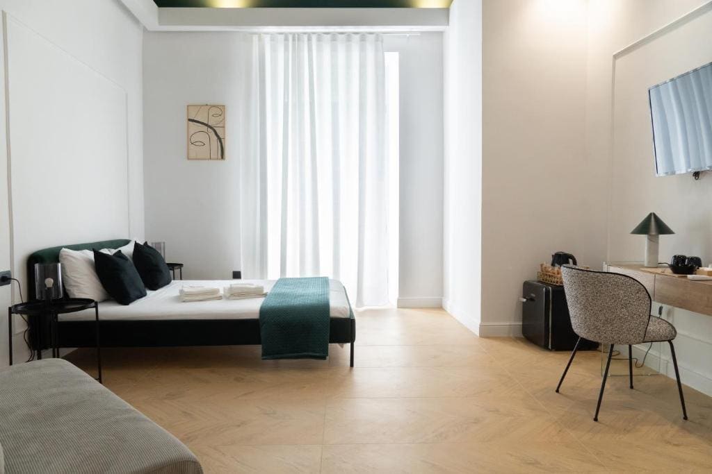 Deluxe King Room room - Image 3
