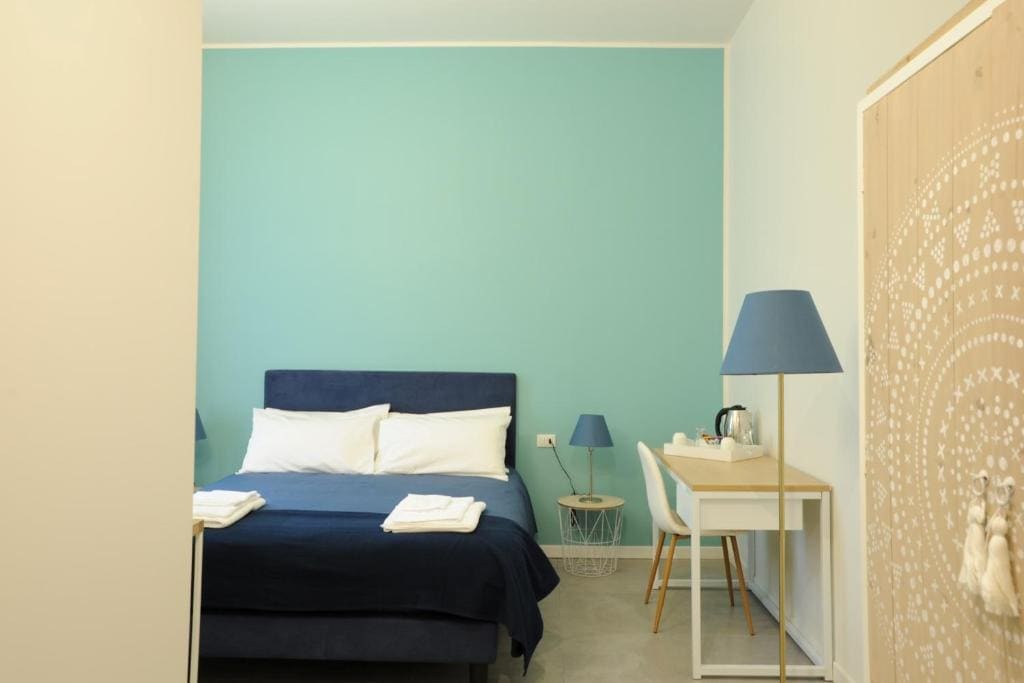 Small Double Room room - Image 3