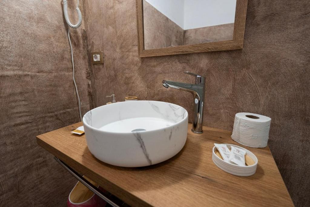 King Room with Spa Bath room - Image 1