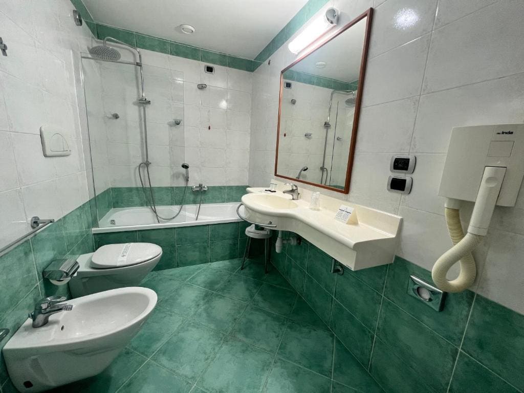 Standard Double or Twin Room room - Image 1