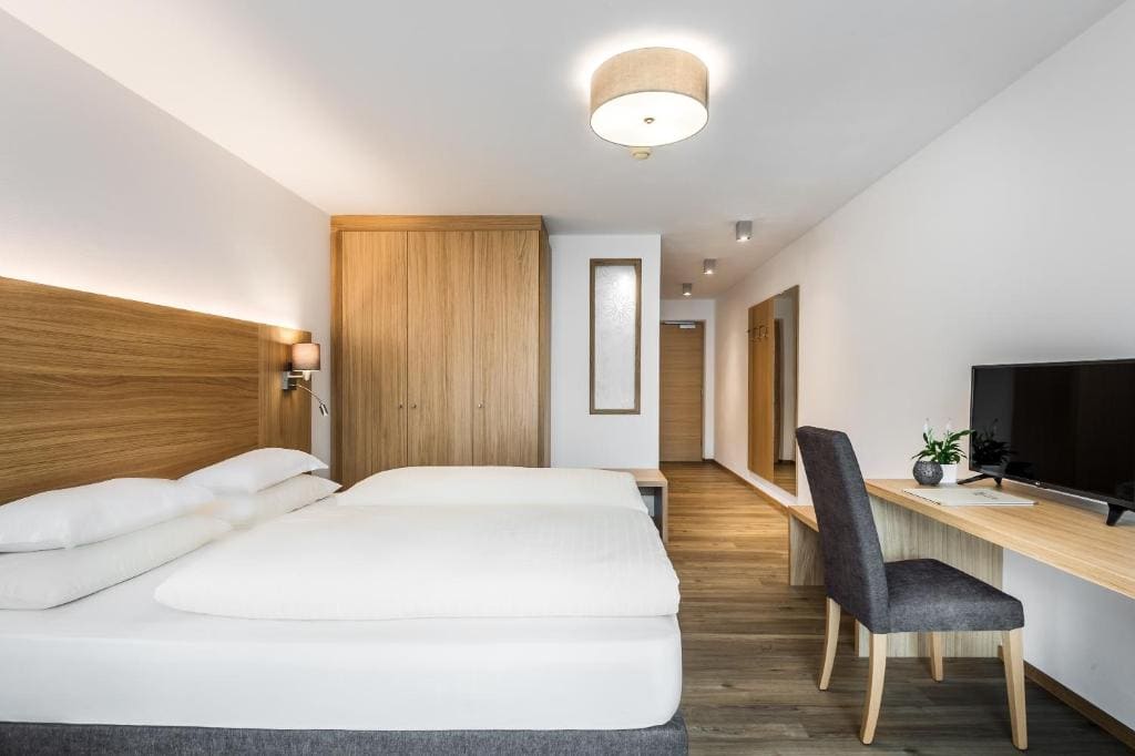 Deluxe Double or Twin Room with Balcony room - Image 1