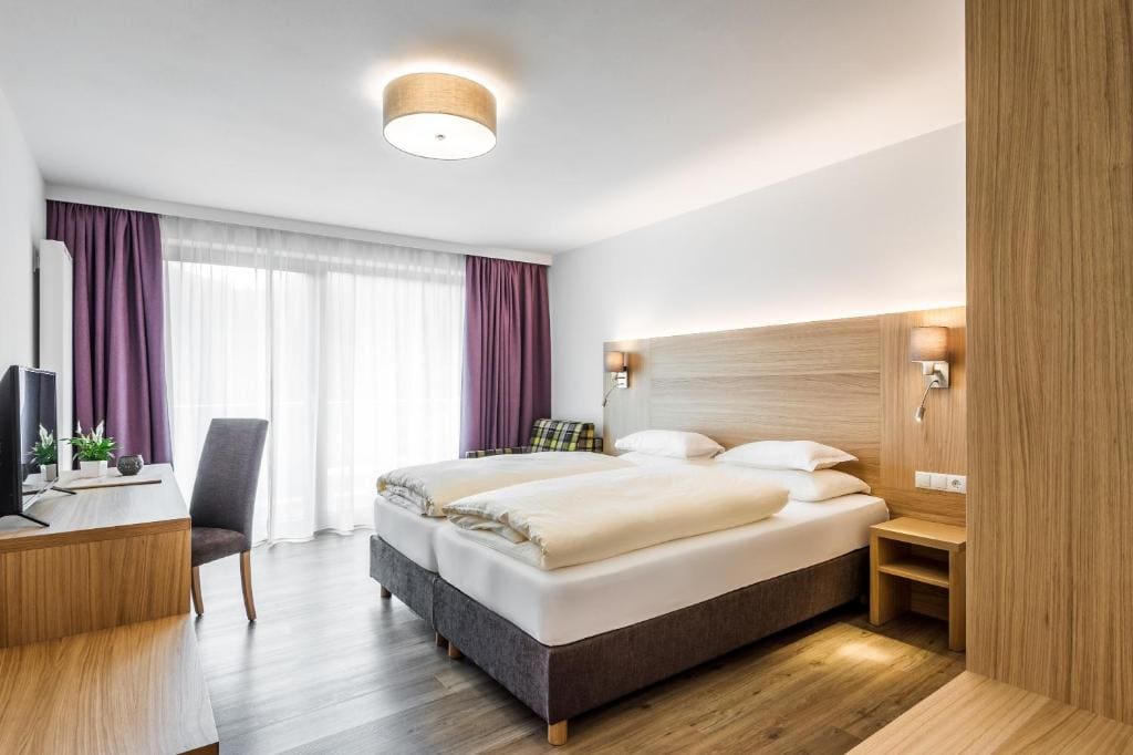 Deluxe Double or Twin Room with Balcony room - Image 2
