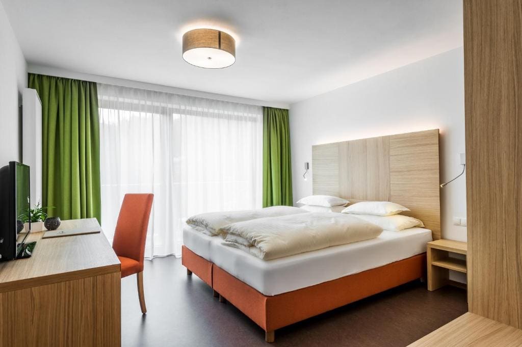 Double or Twin Room with Balcony room - Image 2