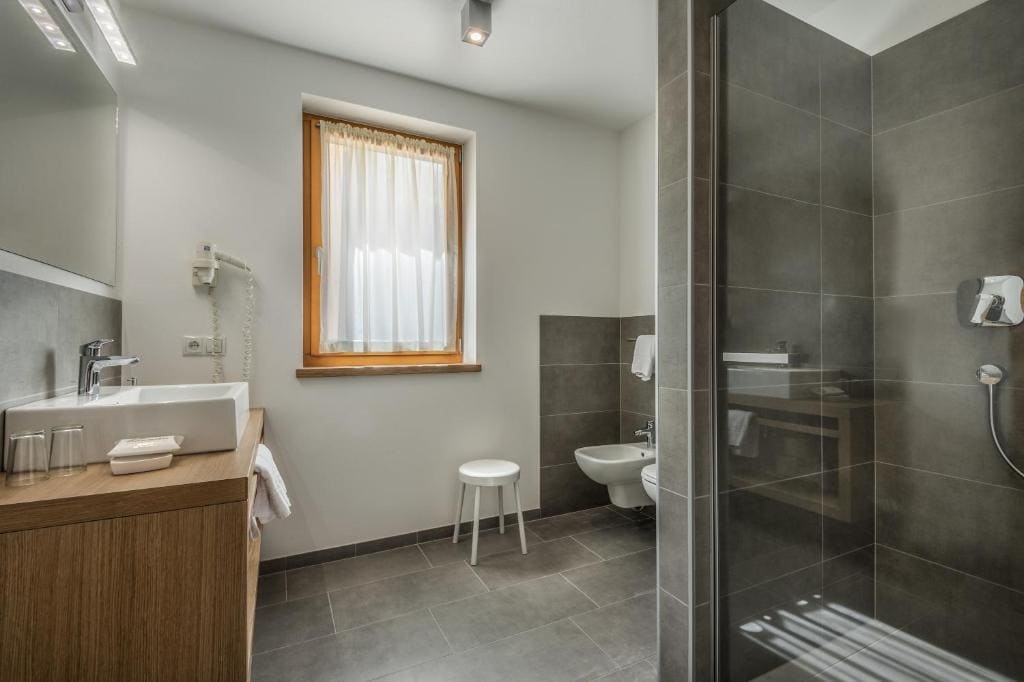 Executive Family Room room - Image 2