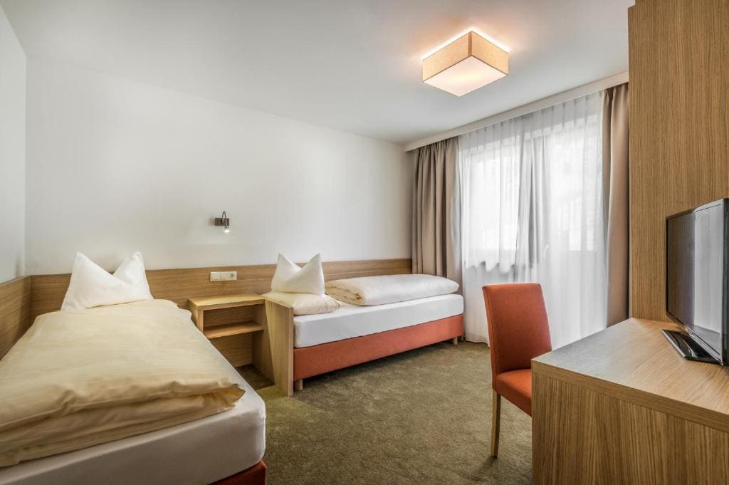 Executive Family Room room - Image 1