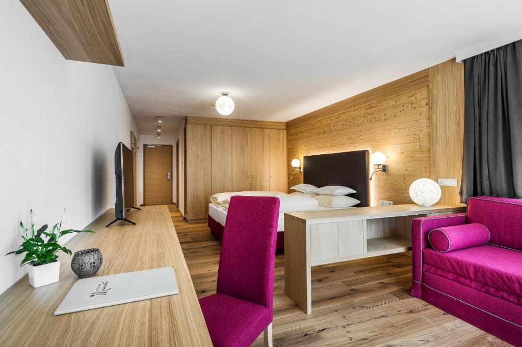 Superior Double or Twin Room with Mountain View room - Image 3