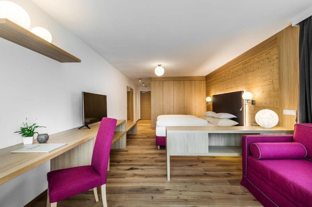 Superior Double or Twin Room with Mountain View room - Image 2