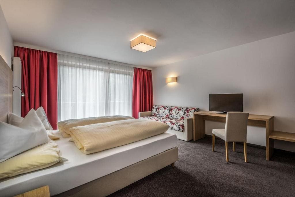 Triple Room with Mountain View room - Image 2