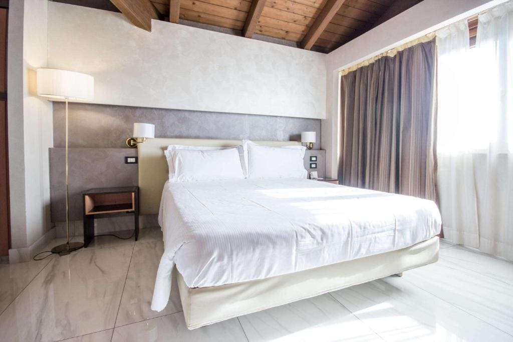 Comfort Queen Room - Non-Smoking room - Image 3