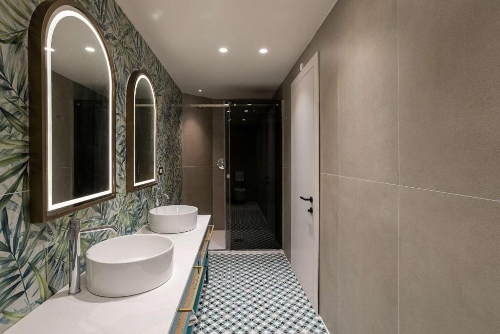 Junior King Suite with Spa Bath room - Image 3
