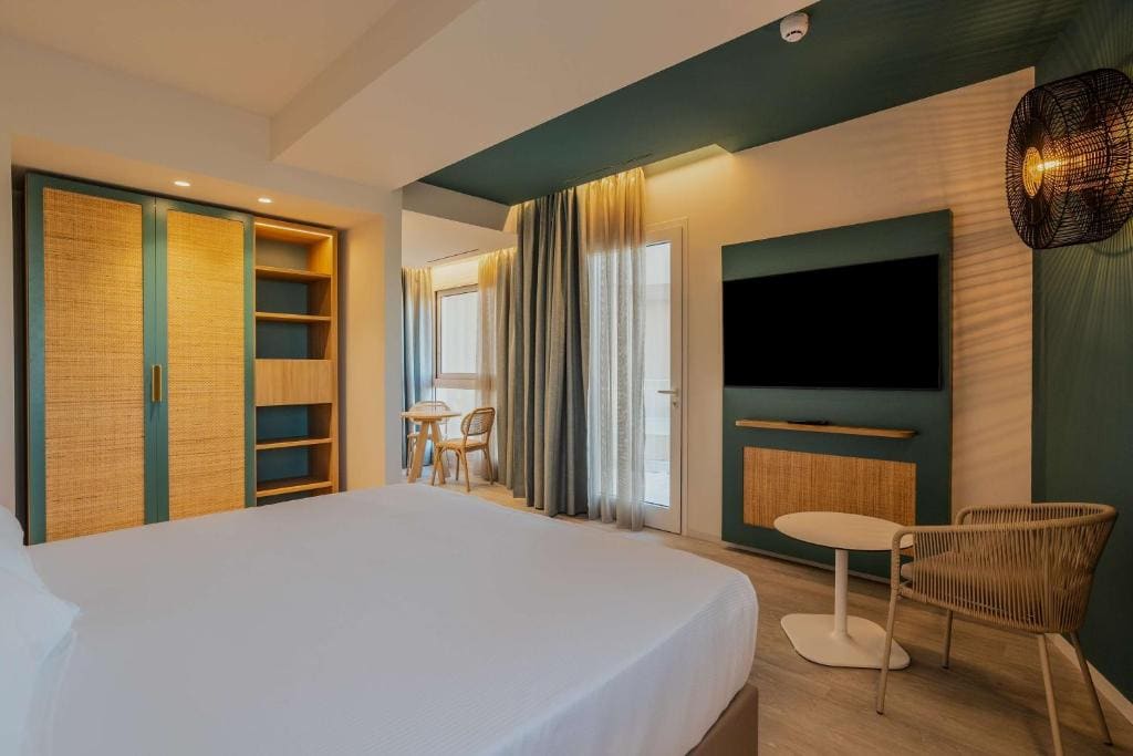 Deluxe King Room with Sea View room - Image 2
