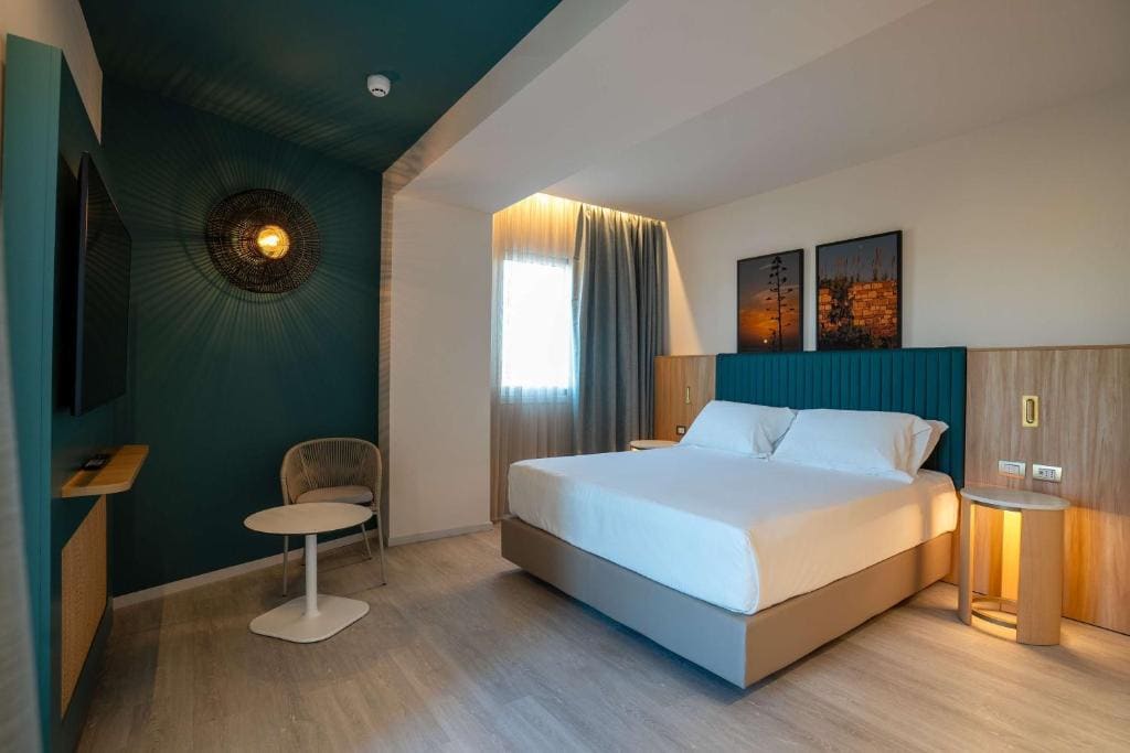 Deluxe King Room room - Image 2
