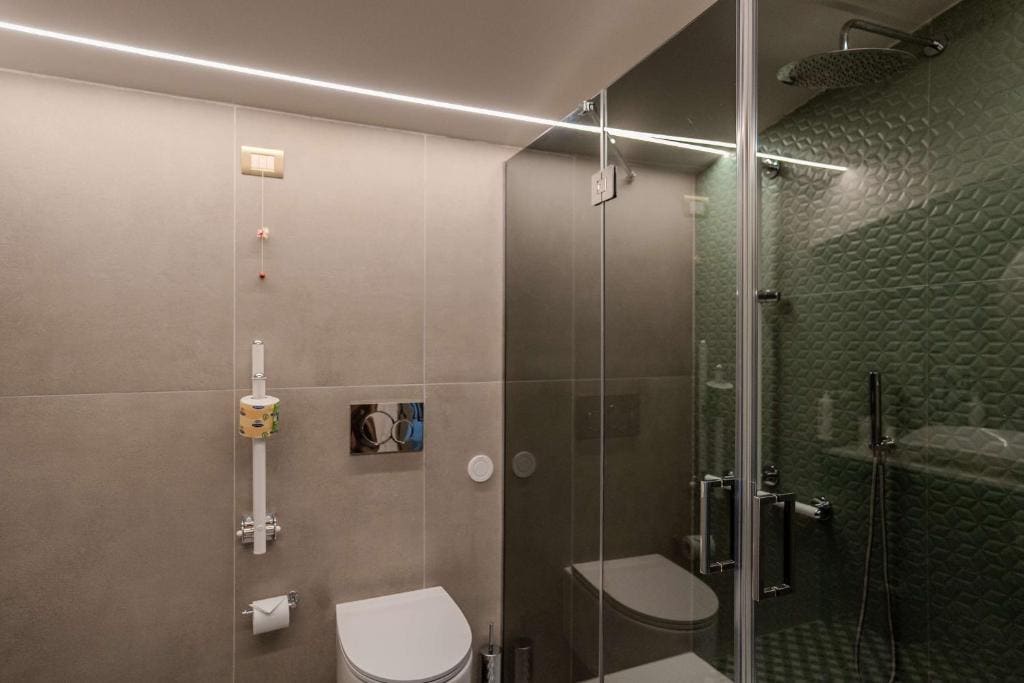Superior King Room - Disability Access room - Image 3