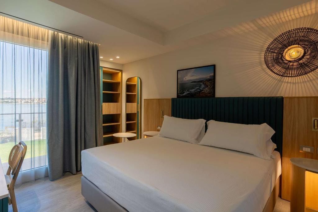 Deluxe King Room room - Image 1