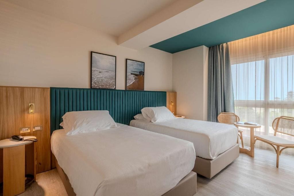 Deluxe King Room with Sea View room - Image 1