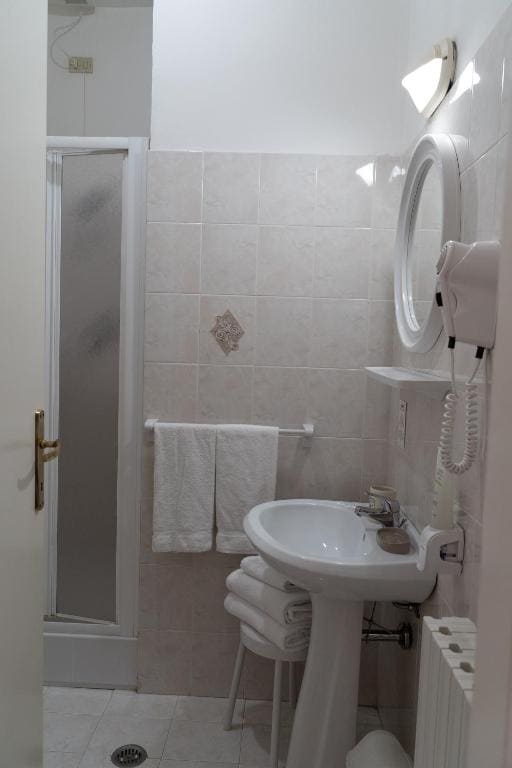 Standard Double Room room - Image 3