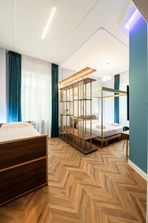 Luxury Quadruple Room room - Image 3