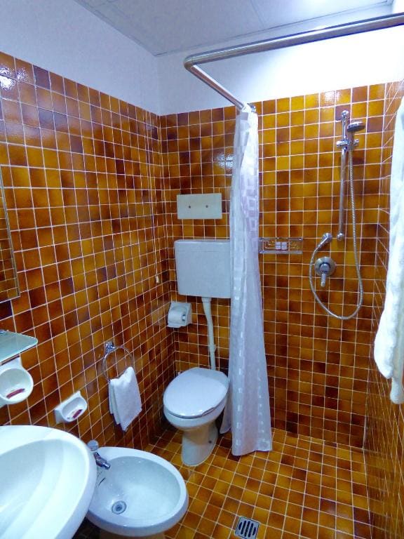 Double Room with Partial Sea View room - Image 1