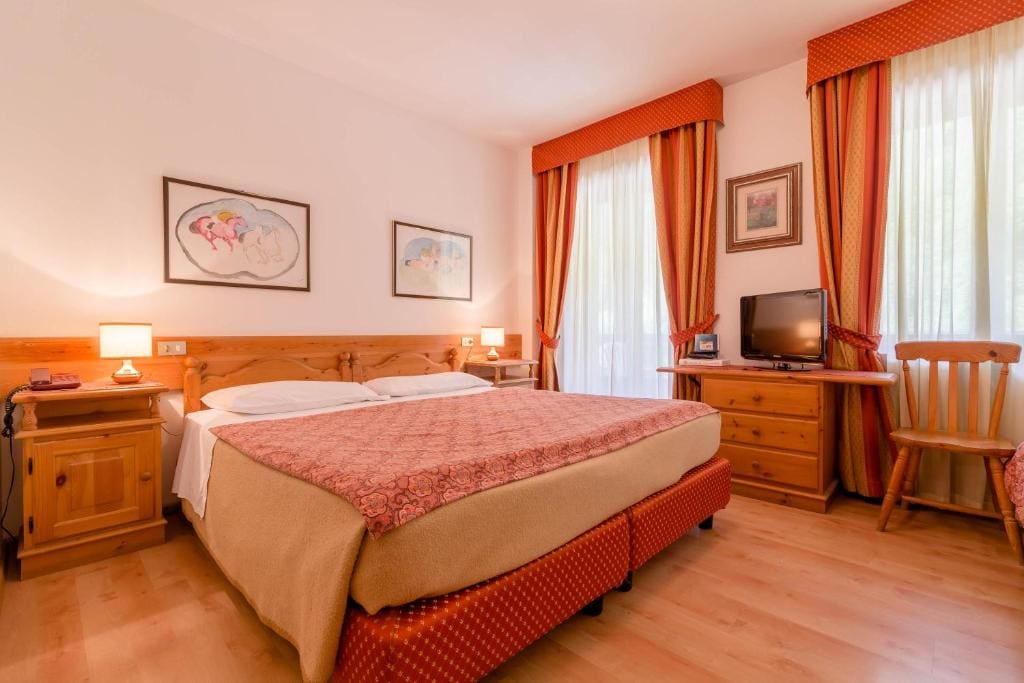 Double Room with Balcony room - Image 2