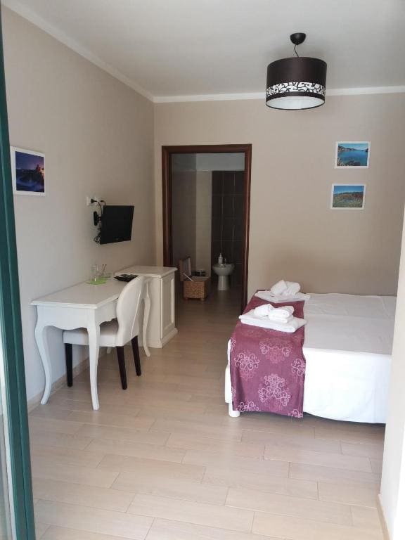 Double or Twin Room - Disability Access room - Image 2
