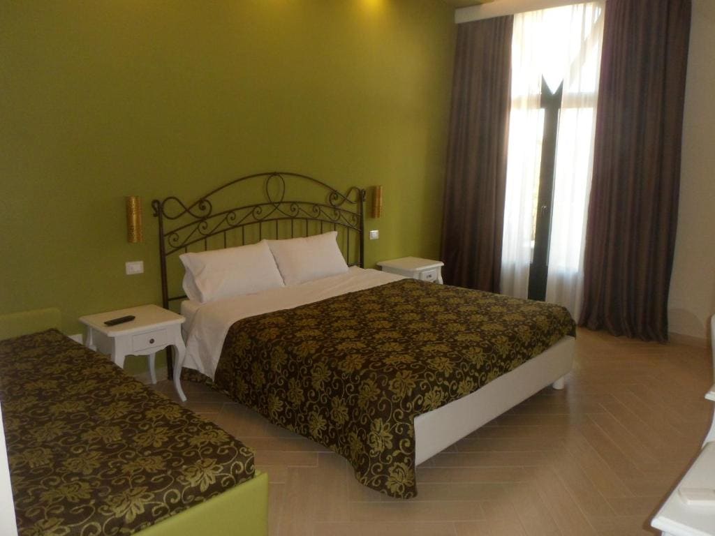 Triple Room with Terrace room - Image 2