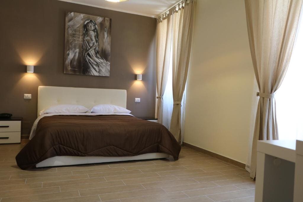 Deluxe Room room - Image 3