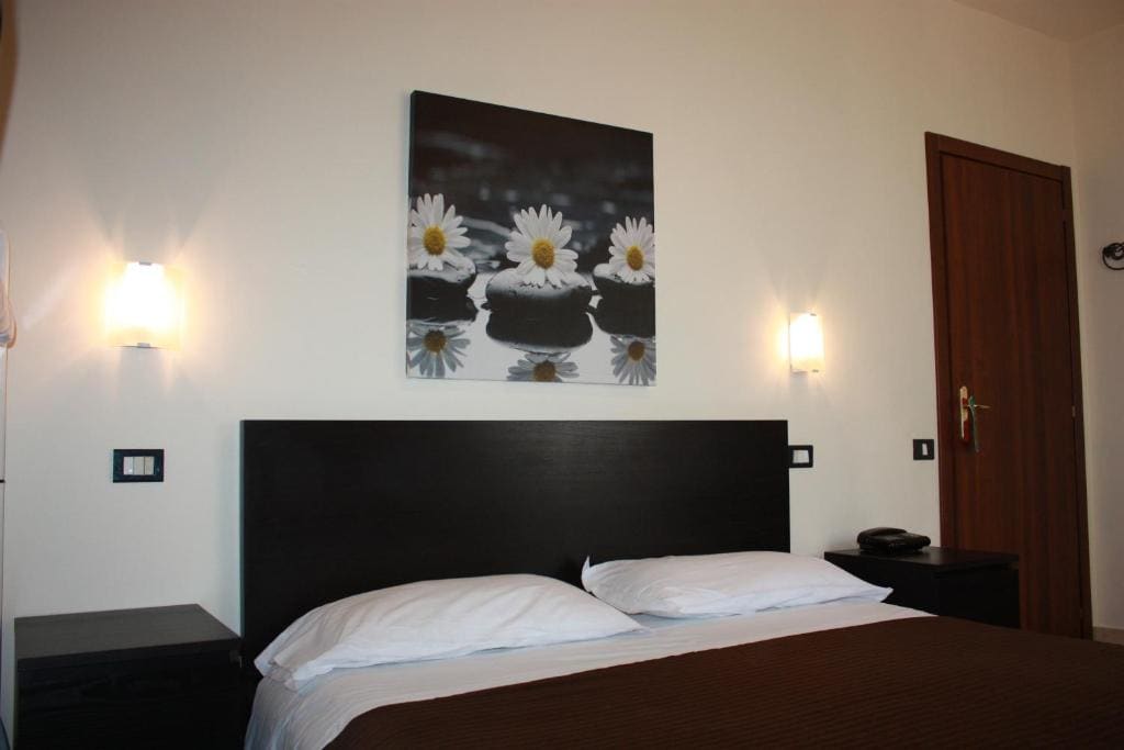 Economy Triple Room room - Image 1