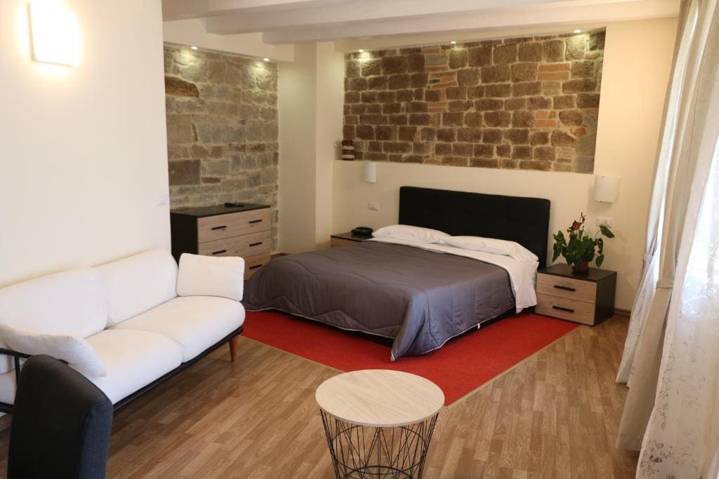 King Room with Balcony room - Image 3