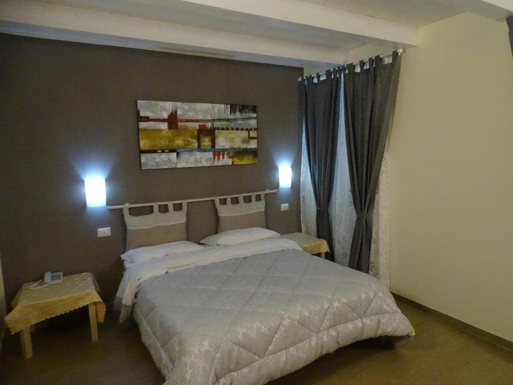 Large Double Room room - Image 1