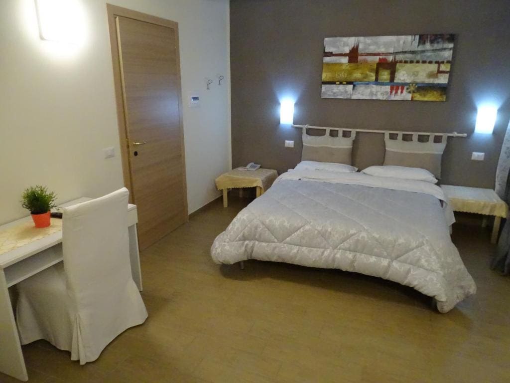 Large Double Room room - Image 2