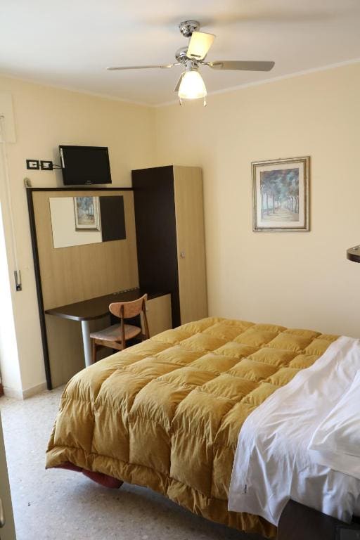 Standard Double or Twin Room with Balcony room - Image 2