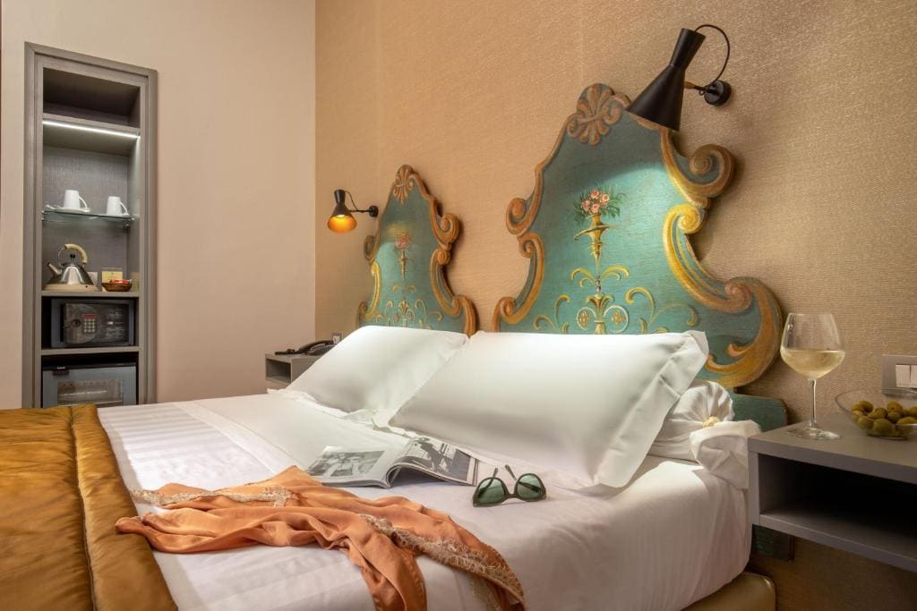 Double or Twin Room - Via dei Greci 23 room - Image 2