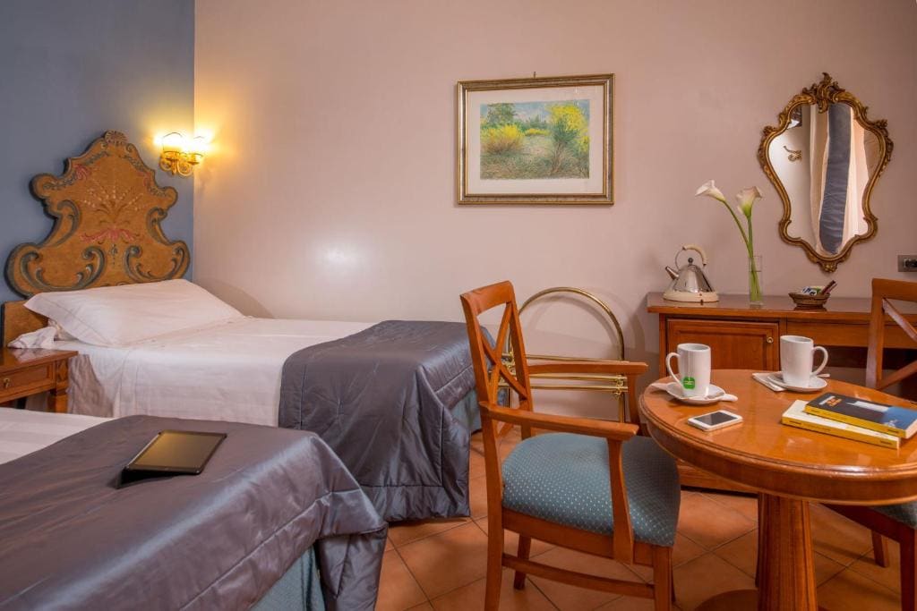 Double or Twin Room - Via dei Greci 23 room - Image 3